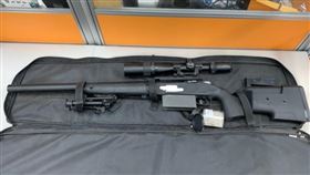 高雄,水塔,BB槍,生存遊戲,仿狙擊槍（圖／翻攝畫面）