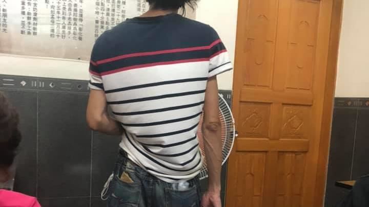 男小吃店霸電風扇前狂吹　客聞味崩潰