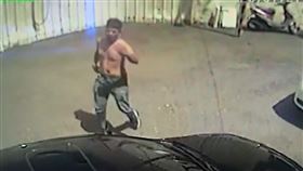 台中莽男槍傷女友父母…勇父鐵鏟逼退