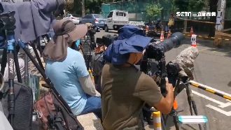 萬頭鑽動只為牠　附近居民、鳥友吵翻