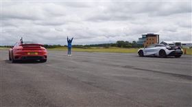 ▲McLaren 720S對決Porsche 911 Turbo S（圖／翻攝自Carwow Youtube）