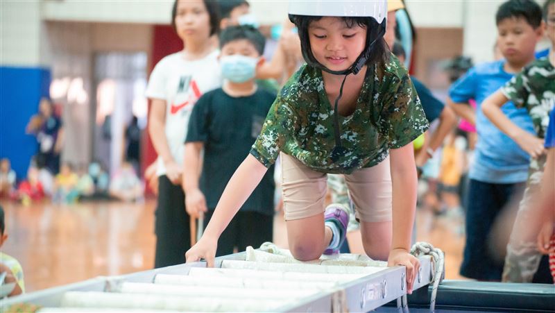 新北消防夏令營開跑！學童闖關學知識