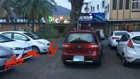 停車違規又來？他哀怨苦等1hr「有老人小孩…」　警無奈吐1句話（圖／翻攝自爆怨公社）