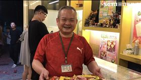 威力彩、南投彩券行照片、彩券行老闆葉丁銘發糖果 放鞭炮