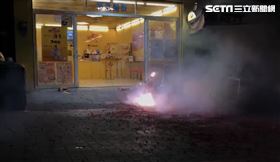 威力彩、南投彩券行照片、彩券行老闆葉丁銘發糖果 放鞭炮