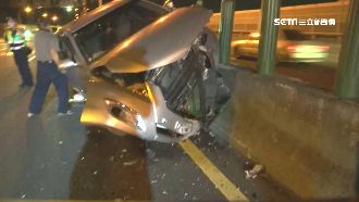 中彰快速道路自撞　駕駛無呼吸急搶救