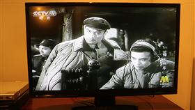 CCTV6被封六公主　補刀時事早有前例中國中央電視台電影頻道CCTV6在16日至23日、短短8天內播出7部「抗美援朝」舊片，在中美貿易對峙升高的當下，被認為是在凝聚內部反美力量。圖為23日晚間6時30分播出的「烽火列車」。中央社記者陳家倫北京攝　108年5月23日