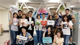 王瞳、艾成結婚。翻攝艾成臉書