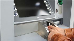 隨時能領錢！台ATM密度世界第一！央行曝「它」前世今生 提款機