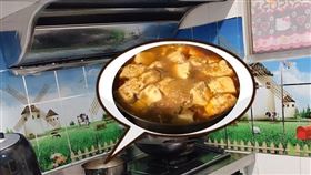 媽吃臭豆腐被趕到廚房！網讚「是這家」：湯喝起來超清爽（圖／翻攝自爆怨公社）