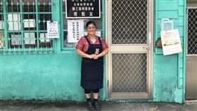 營運超過50年　花蓮台電理髮室將走入歷史花蓮市區復興街一處漆上藍綠色的小矮房，是台電為員工設立的理髮室，服務超過50年，因租約到期，將於月底歇業，美髮師李美瑋說，雖然難過、不捨，也會做到最後一刻。中央社記者張祈攝　109年7月28日