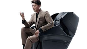 ▲REAL PRO王者之座手感按摩椅-代言人王建民。（圖／業者提供）