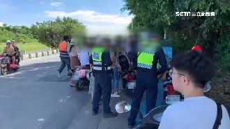 警小琉球取締　遊客未戴安全帽急迴轉