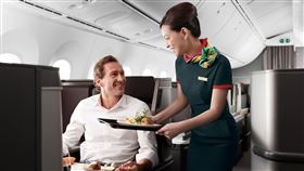 長榮航空再次獲得全球旅客肯定，榮獲「全球十大最佳航空公司」。（圖／長榮航空提供）