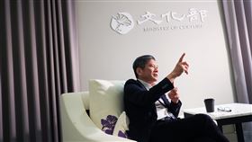 藝文紓困3.0　李永得：有提出構想文化部長李永得上任第一件事情就是面對疫情對藝文產業的衝擊，文化部先後提出藝文紓困1.0、藝文紓困2.0，共新台幣52.2億元紓困及振興預算。至於是否有下階段藝文紓困3.0，李永得表示，「有提出這樣的構想，但仍要經過行政院全盤考量。」中央社記者吳家昇攝　109年7月16日