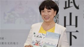 龍應台發表首部長篇小說大武山下（3）作家龍應台歷時2年半完成首部長篇小說「大武山下」，29日在台北暢談創作歷程，分享鄉居田野趣事。中央社記者張皓安攝　109年7月29日