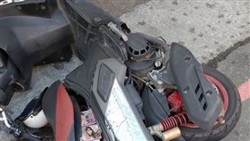 車被推倒！他怒PO網抱怨…老司機一看「車廂亮點」邪笑了