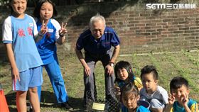 不捨離開母校…86歲師阿公教到孫子
圖/新北市教育局提供