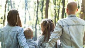 父母，子女，孩子，家庭，爸媽 圖/unsplash