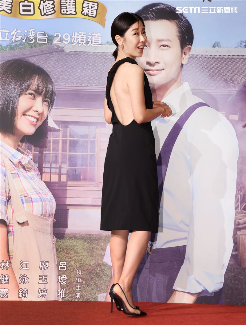 李維維露美背出席「羅雀高飛」首映會。（記者邱榮吉/攝影）