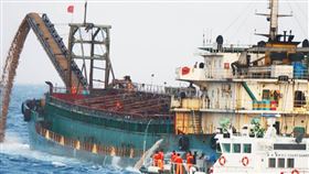 近3千艘中國抽砂船入侵台灣 海委會硬起來（圖／翻攝自海委會臉書）