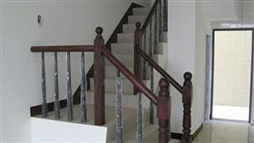 （圖／翻攝自靈異公社）樓梯,扶手,送肉粽