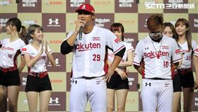 ▲樂天桃猿一壘手陳俊秀敲出再見全壘打。（圖／記者劉彥池攝影）