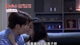 韓瑜火辣床戲曝光　黃少祺壓沙發強來