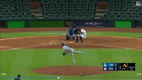 ▲道奇投手凱利（Joe Kelly）對柯瑞亞（Carlos Correa）投近身球。（圖／翻攝自MLB官網）