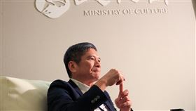 李永得談藝文紓困3.0構想對於曾提出藝文紓困3.0可能以補助藝文團體到全台各地演出，不過表演藝術圈卻有不同的看法，文化部長李永得接受中央社專訪時表示，「這只是一個構想」，並非最後的定案。中央社記者吳家昇攝　109年7月16日