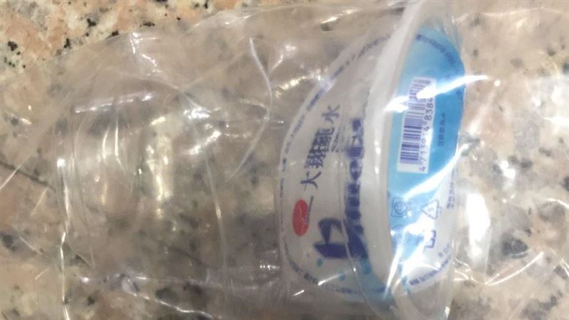 9樓狂扔杯水砸童　住戶身分竟是警察