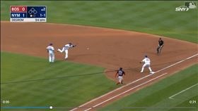 ▲坎諾（Robinson Cano）秀手套接傳美技。（圖／翻攝自MLB官網）