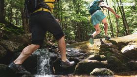 無論你家爸爸是從事什麼工作，喜歡休閒或是愛運動，這篇鞋履懶人包一定能讓你找到最適合你家爸爸的鞋子！（圖／品牌提供）