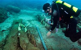 海軍執行未爆彈爆破任務（圖／國防部提供）