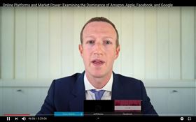 蘋果、Google、亞馬遜及臉書4大企業的執行長29日接受美國聯邦眾議院反壟斷小組委員會聽證，在中國有無竊取科技問題上，僅臉書執行長祖克柏（圖）直言有據可查。（圖取自House Judiciary Youtube網頁youtube.com）