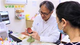 蔡裕棋主任呼籲各位糖尿病患者，抽菸也是造成黃斑部病變的最主要危險因子，抽菸者比不抽菸者罹患黃斑部病變的風險高出2到5倍。如果你是三高患者應該要戒菸。