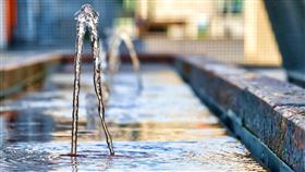 噴泉,噴水池。(圖/Pixabay)