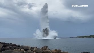 卯澳13顆未爆彈　引爆水花竄10米