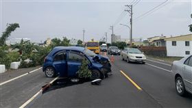 苗栗男開車恍神自撞樹　6歲童急送醫(圖/翻攝畫面)