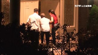 李登輝辭世…曾文惠被人攙扶返翠山莊