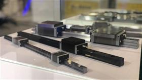 美中貿易紛爭戰火未歇，廠商加碼在台投資，國內線性傳動元件前5大業者精浚科技將斥資新台幣16億元在桃園建新廠。圖為線性滑軌。（圖取自facebook.com/ome.staf）