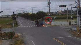 車禍,彰化,減速,路口,小貨車（圖／翻攝畫面