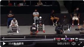 ▲NBA復賽，甜瓜、里拉德場邊當觀眾。（圖／翻攝自Bleacher Report推特）