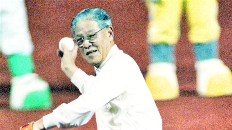 李登輝2聯盟都開球　中職賽前將默哀