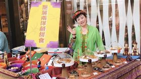 ▲新住民姚燕麗與她手作的南洋特色點心。（圖／姚燕麗提供）