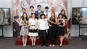 第32屆奇美藝術獎頒獎第32屆奇美藝術獎31日在台南奇美博物館舉行頒獎典禮，本屆共有9名得獎者，頒獎後開心合影。（奇美文化基金會提供）中央社記者張榮祥台南傳真　109年7月31日