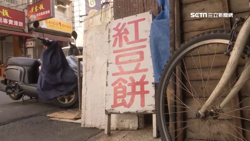 不滿車輪餅攤擋路　雙方飆罵起口角