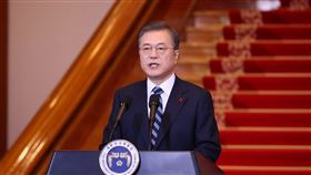 南韓總統文在寅7日在青瓦台主持國務會議，批准頒布「公職選舉法」修訂案，投票年齡從19歲降至18歲。（韓聯社提供）