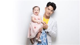 JR紀言愷與女兒小麥芽。（圖／嬰兒與母親雜誌提供）