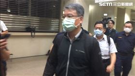 ▲陽明山國家公園管理處發言人張順發(前)，陽管處處長劉培東，被依貪瀆罪，證人改被告，5萬元交保候傳。（圖／記者楊佩琪攝）